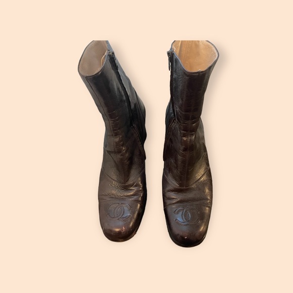 CHANEL Vintage ankle boots. Mahogany. CC toe. - Picture 2 of 6